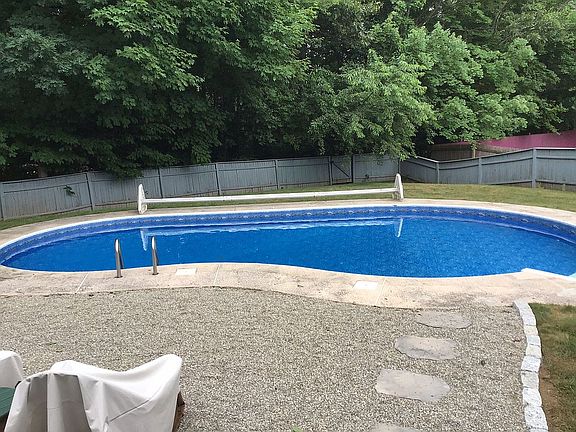 2nd image of 14 Knollwood Dr