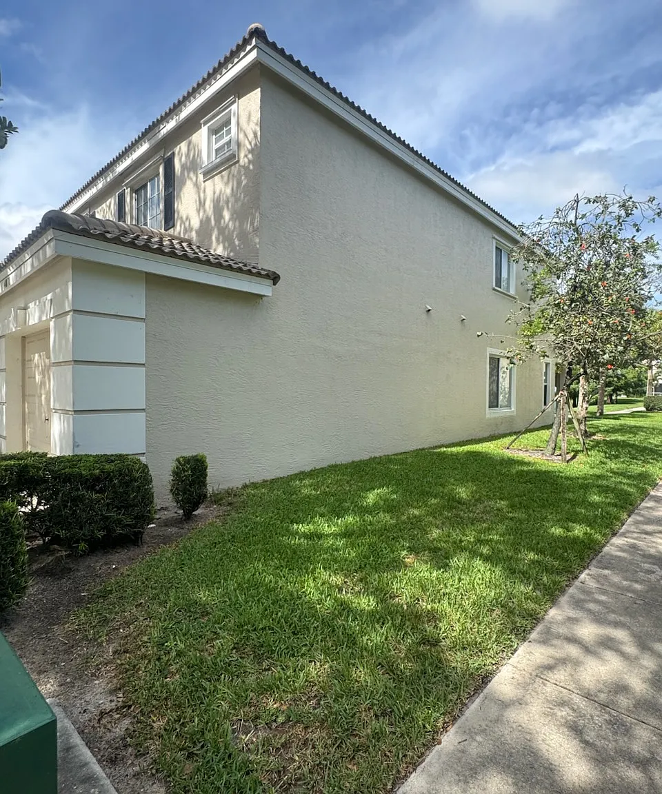3 bed, 2.5 bath, 1427 sqft, $2,650 — Photo 3