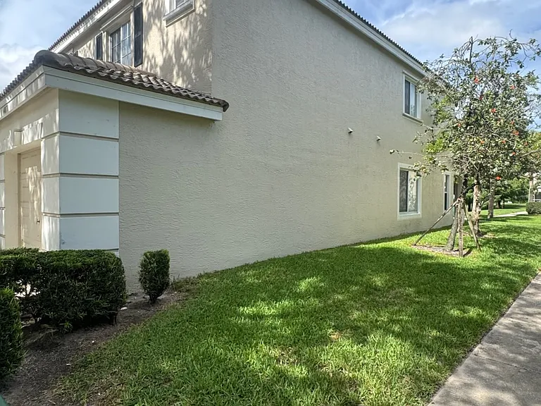 4878 Palmbrooke Cir — Photo 3