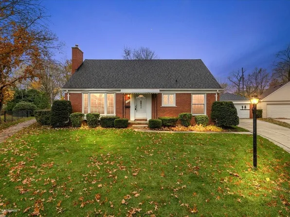 20040 Baltree Ct, Grosse Pointe Woods, MI 48236
