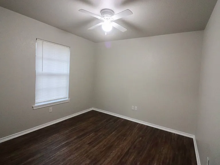 1124 W Spring St — Photo 9