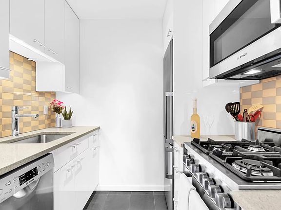 2nd image of 85 8th Ave APT 6P