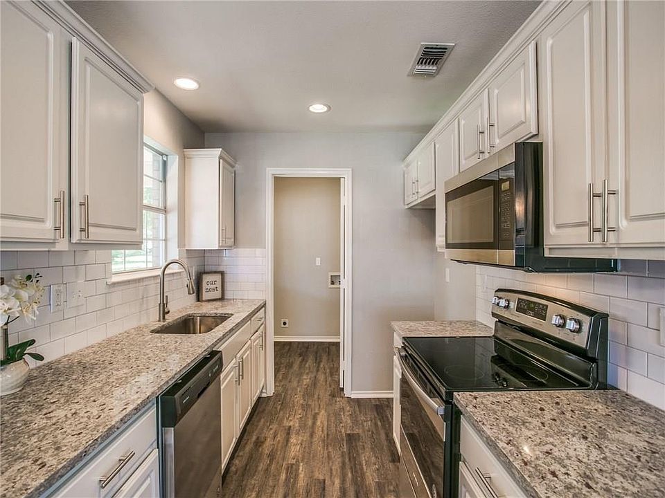 1st image of 906 Maples Ave