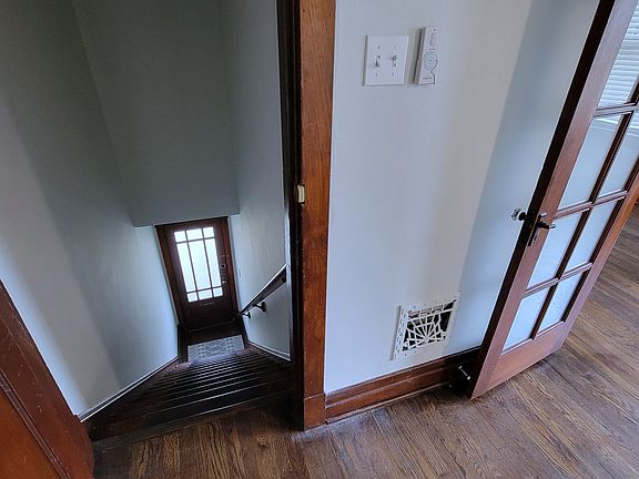 If you love woodwork.... the steps, the molding, the floors, the doors... all beautiful.