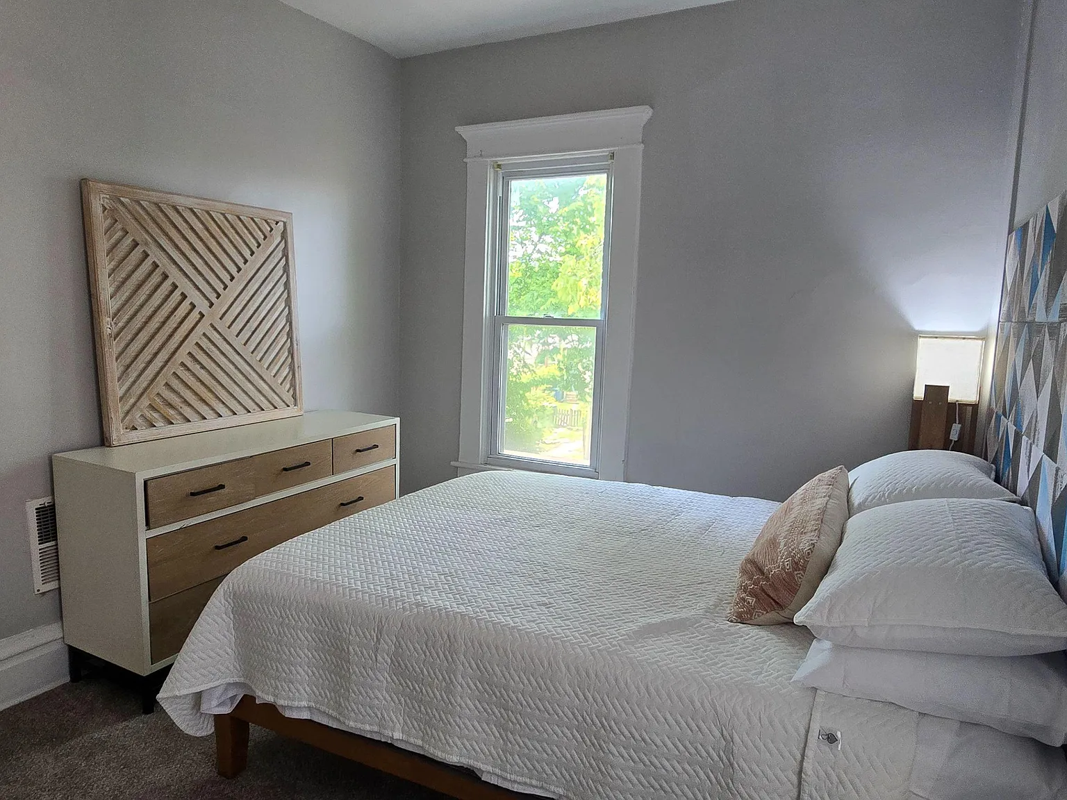 4 bed, 1.5 bath, 1919 sqft, $1,252 — Photo 2