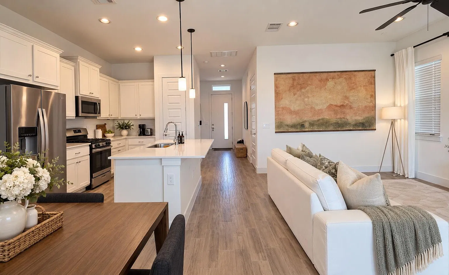 2 bed, 2.5 bath, 1551 sqft, $2,400 — Photo 2