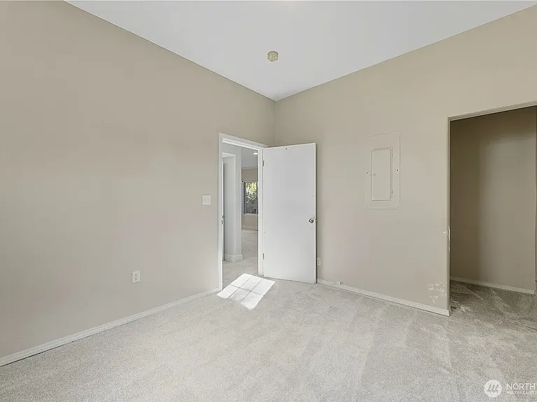 321 Craig St — Photo 10