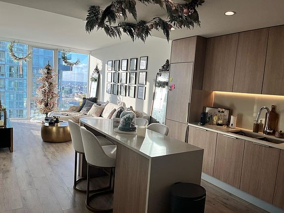 3rd image of 1221 N Lasalle St #2710