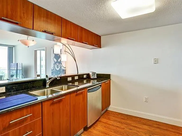 1800 N Bayshore Dr #1610 — Photo 6