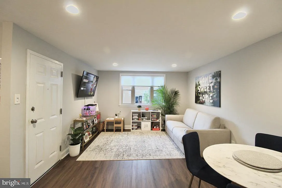 2 bed, 1.0 bath, 1640 sqft, $1,500 — Photo 2