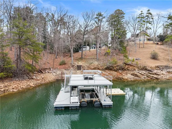 6052 Seminole Dr, Flowery Branch, GA 30542