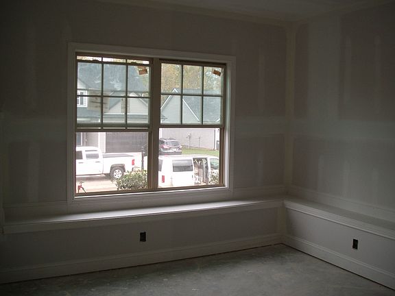 3rd image of 54 Chestnut Dr