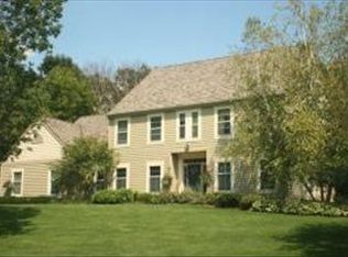 N16W30909 Woodland Hill Dr, Delafield, WI 53018