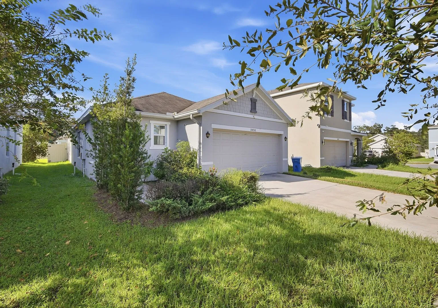 3 Bedroom / 2 Bath Home with a Fully Fenced Yard and Screened Lanai Located within the Waverly Vi... — Photo 3