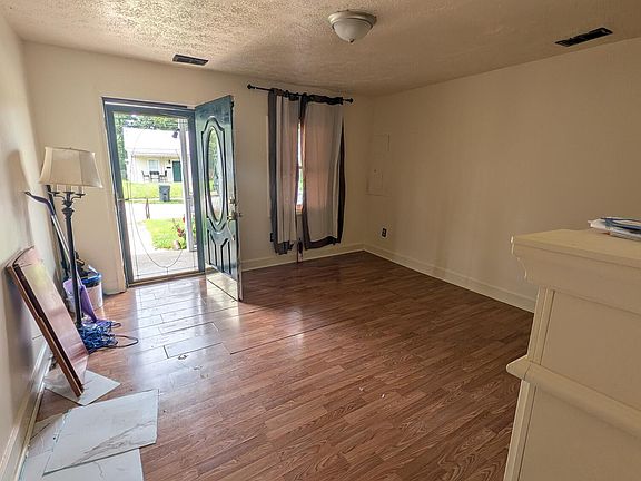 3rd image of 171 Arceme Ave