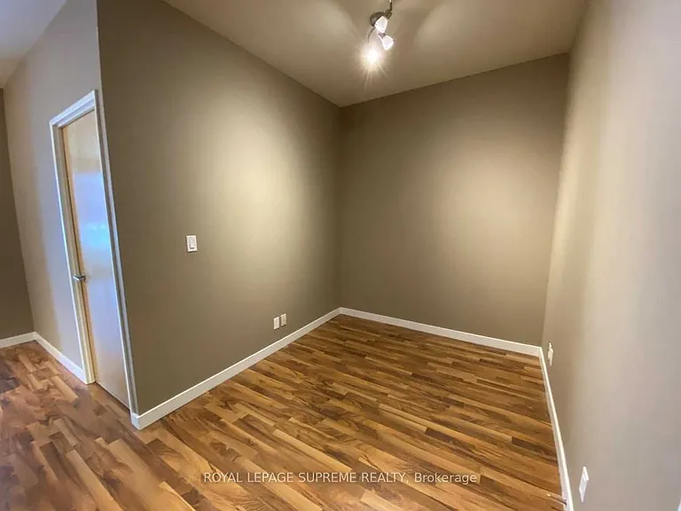 1005 King St W #703 — Photo 3