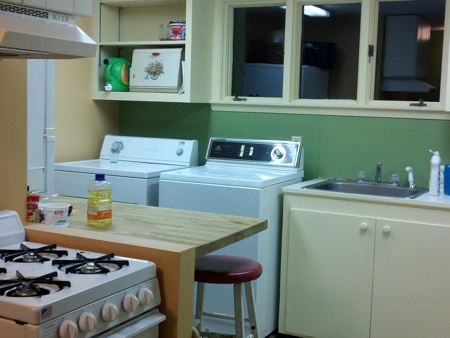 4 bed, 2500 sqft, $925 — Photo 2