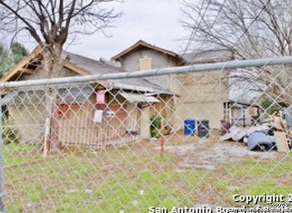 4th image of 602 & 606 N NEW BRAUNFELS AVE