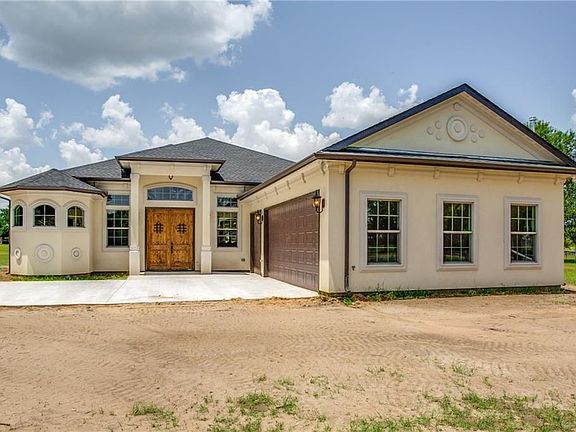 3rd image of 110 Kiowa Dr S