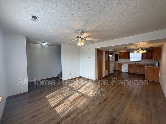 3rd image of 743 E Kings Carriage Blvd