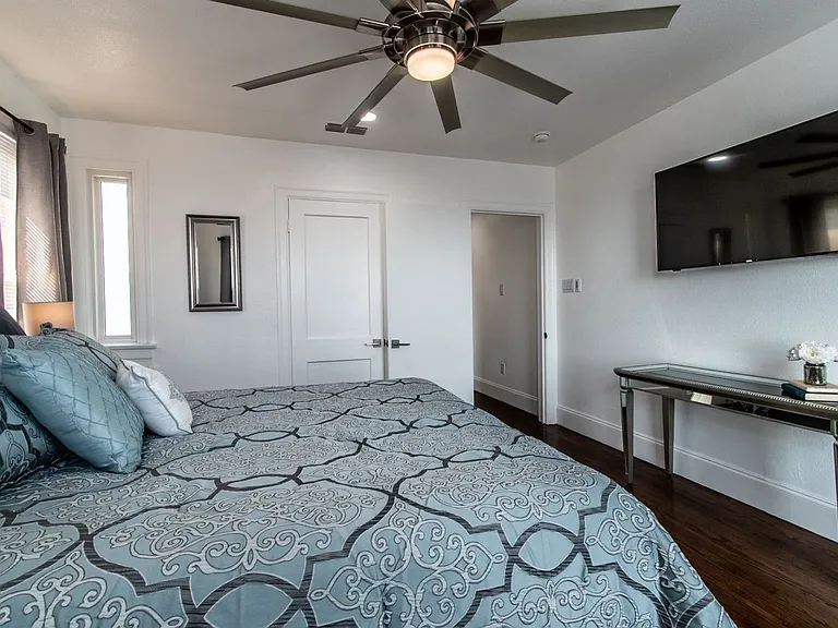 1117 Ocean Dr E #A — Photo 46