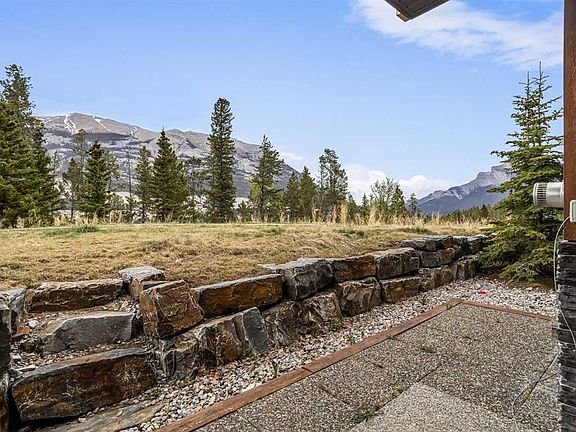 4th image of 102 Stewart Creek Rise #303
