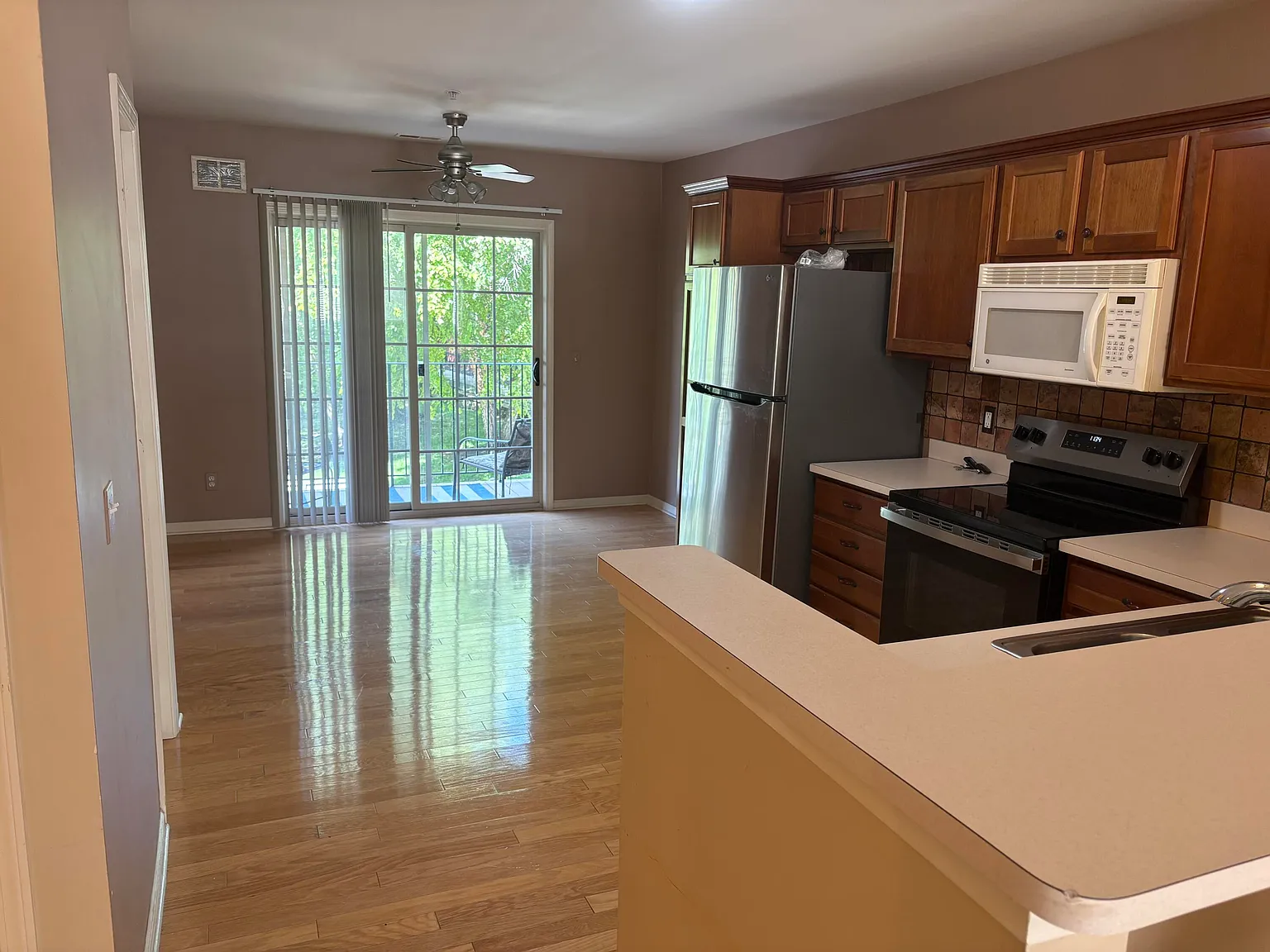 2 bed, 2.5 bath, 1389 sqft, $1,850 — Photo 3