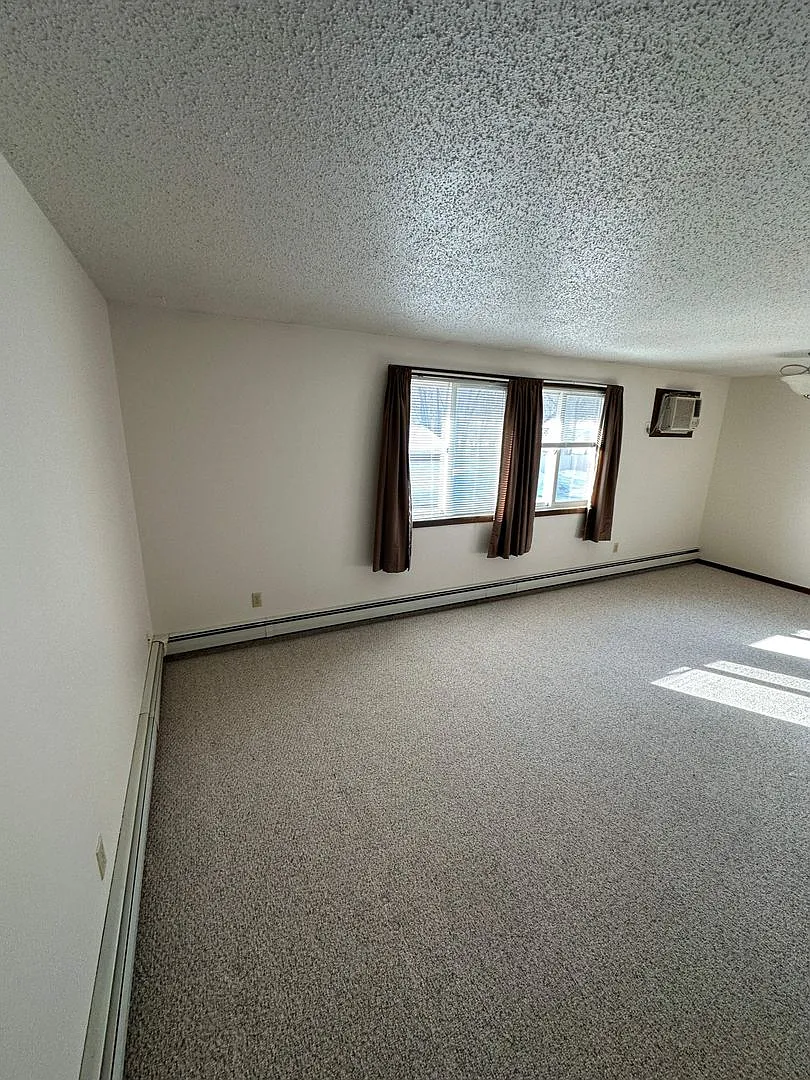 Mason City 24-Unit (Woodlane Apts - 651 6th St) — Photo 4