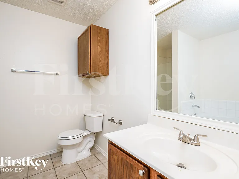 2447 Mallory Ln — Photo 9