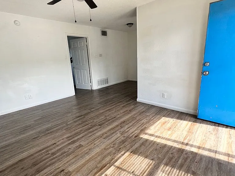 Eastgate Apartments — Photo 2