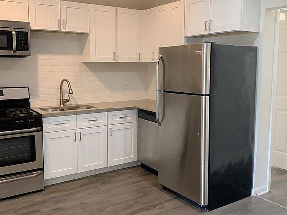 2nd image of 847 N Trumbull Ave #2