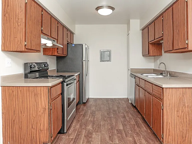 Regency Place Apartments — Photo 5