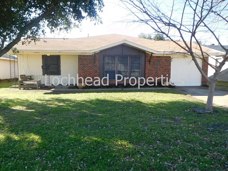 4131 Hyde Park Dr photo 1