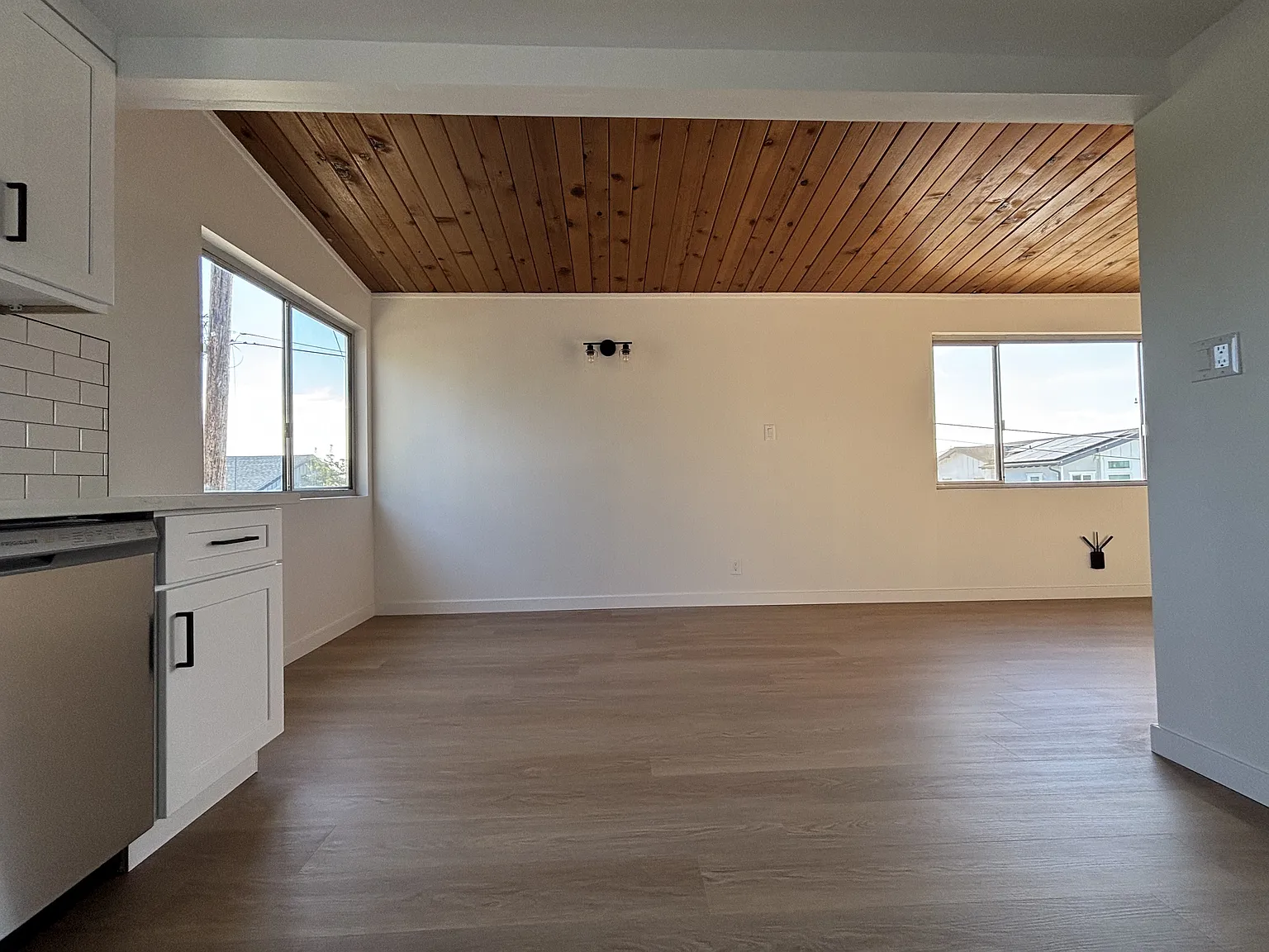 2 bed, 1000 sqft, $3,200 — Photo 3