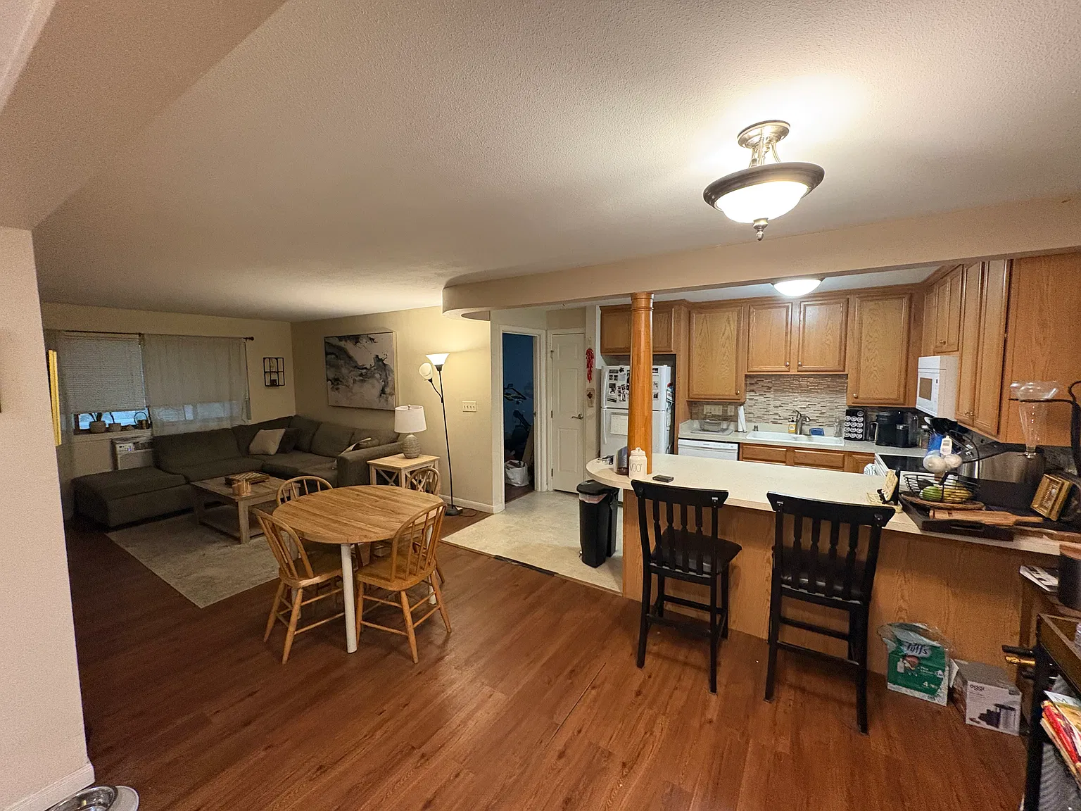 2 bed, 975 sqft, $1,800 — Photo 1
