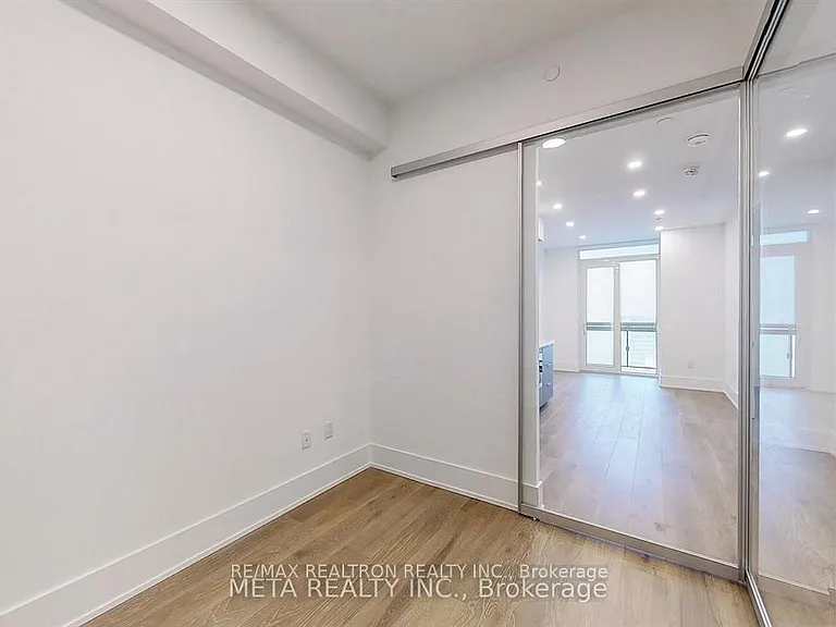 39 Roehampton Ave #4301 — Photo 16