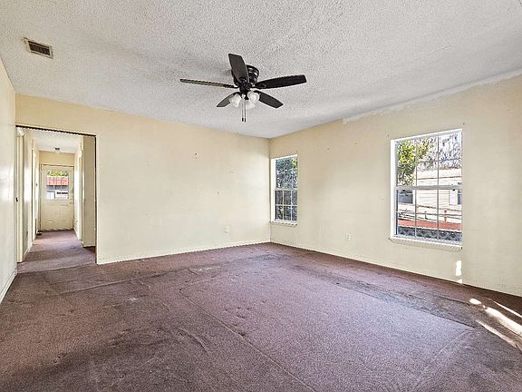 3rd image of 762 NE Richardson Ter