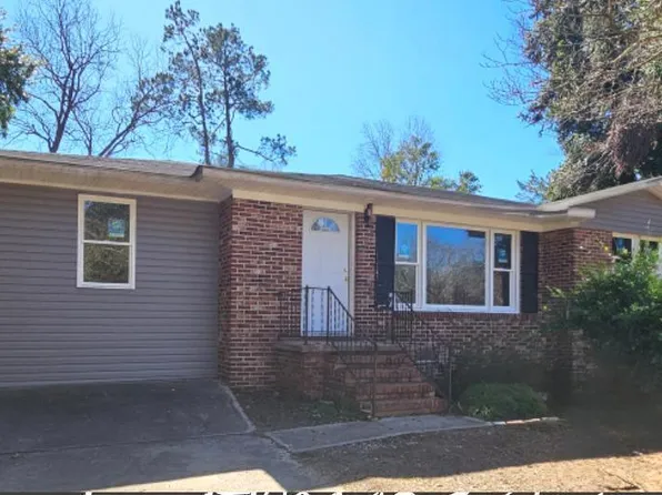 1098 Fairlane Dr, Louisville, GA 30434