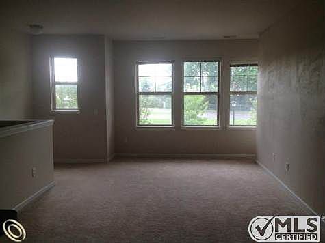 03-LivingRoom.jpg