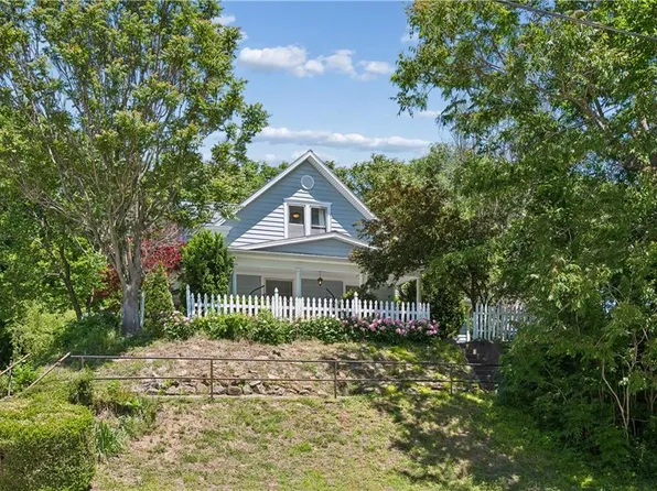 424 Walnut St, Weston, MO 64098
