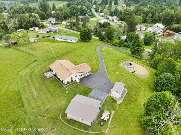 45 School St, Harford, PA 18823