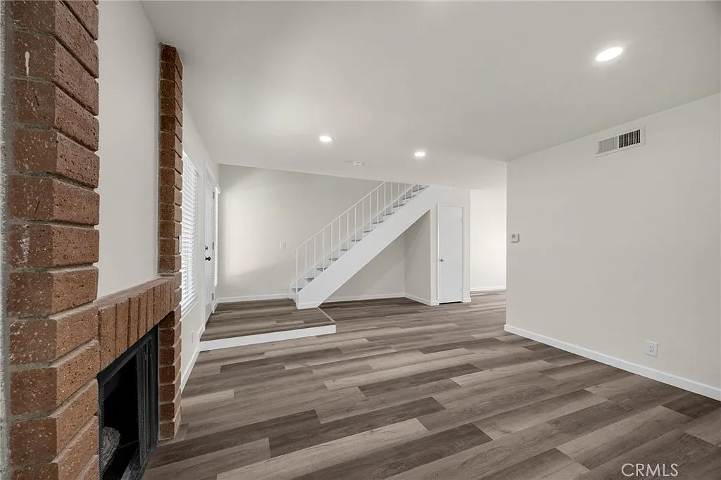 3 bed, 2.5 bath, 1325 sqft, $3,850 — Photo 3