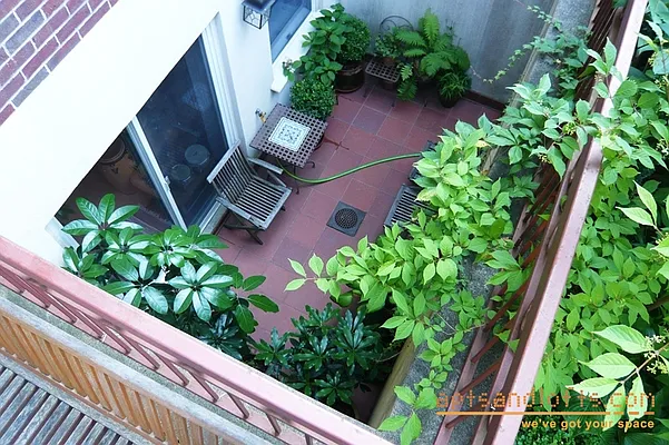 Sold by aptsandlofts.com | media 11