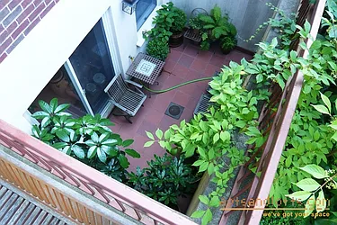 Sold by aptsandlofts.com