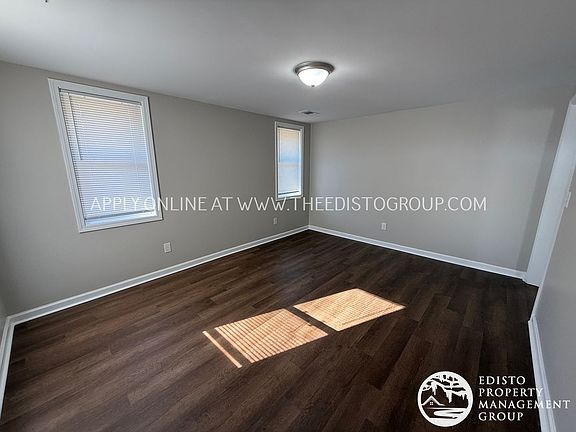 3rd image of 599 Bayne St SE