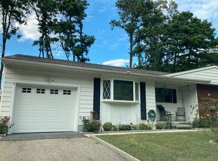 9 Pennsylvania Dr, Whiting, NJ 08759