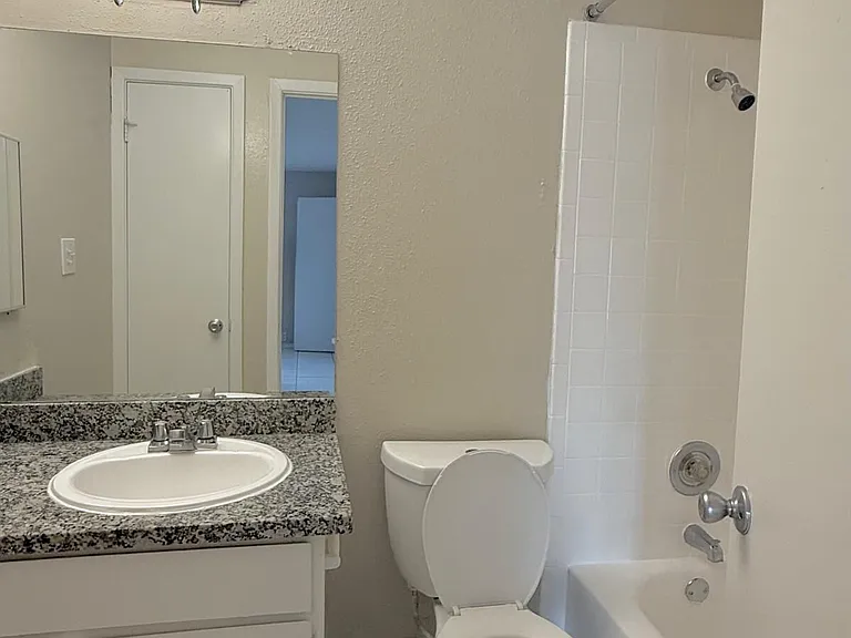 Southern Oaks Apartments — Photo 32