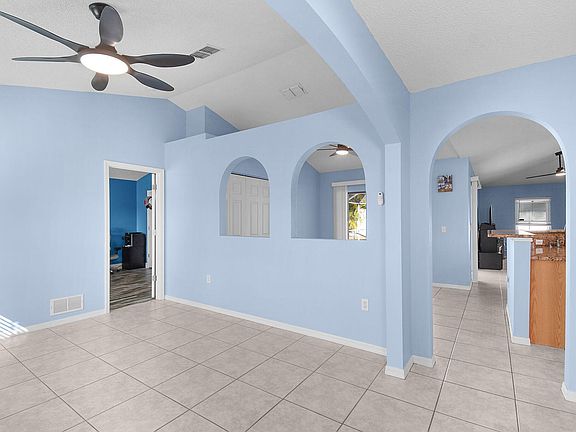 3rd image of 4141 SW Darien Street