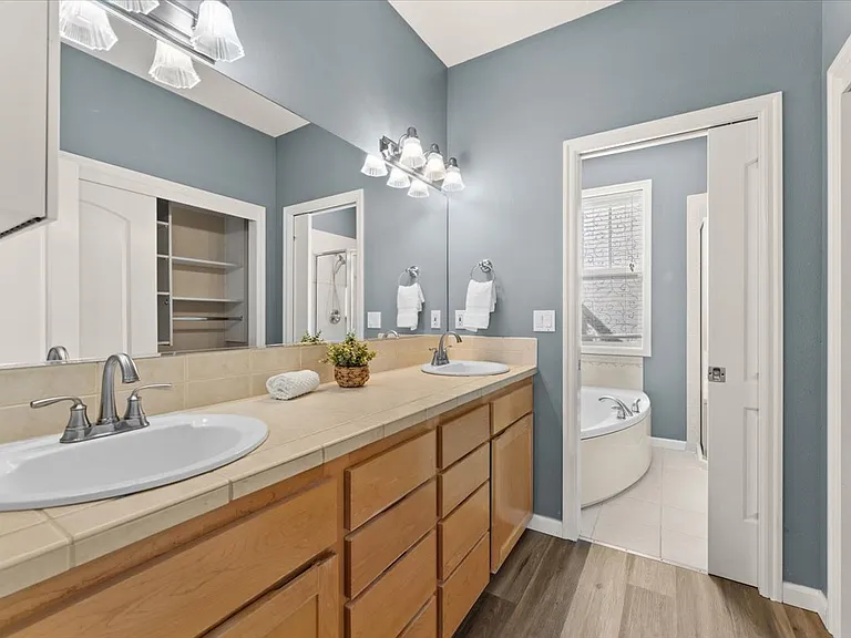2352 NW Brewer Ln — Photo 28