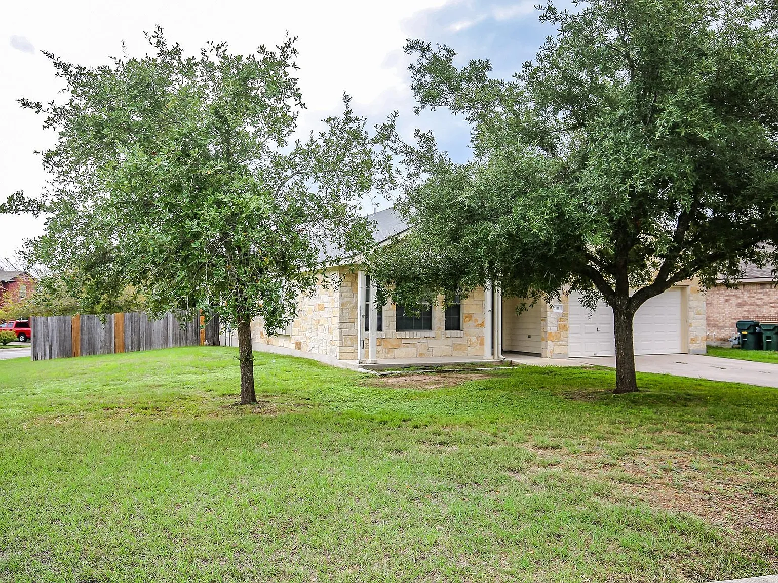 4 bed, 2.0 bath, 1928 sqft, $1,925 — Photo 3